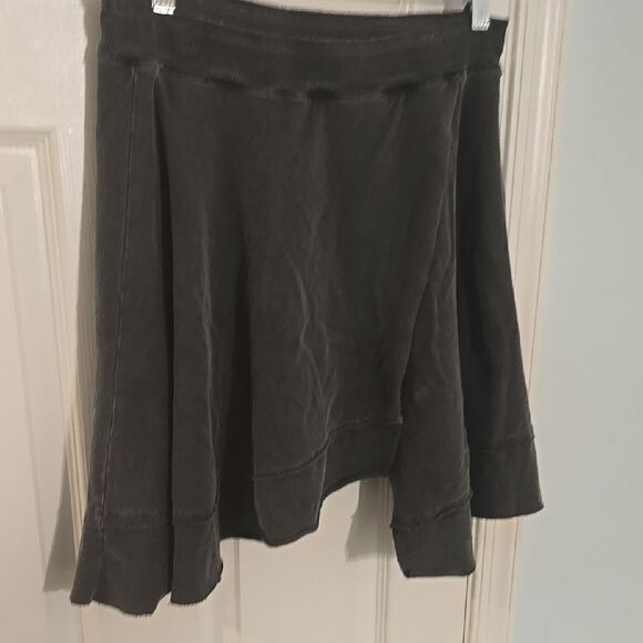 Stylish Black Skirt - Picture 3 of 4